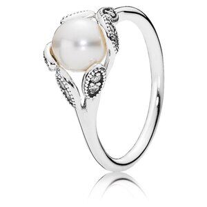 Pandora Luminous Leaves Ring